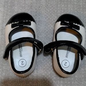 Size 2 shoes by genuine kid osh kosh